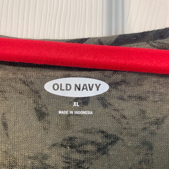 Old Navy top - Picture 2 of 3